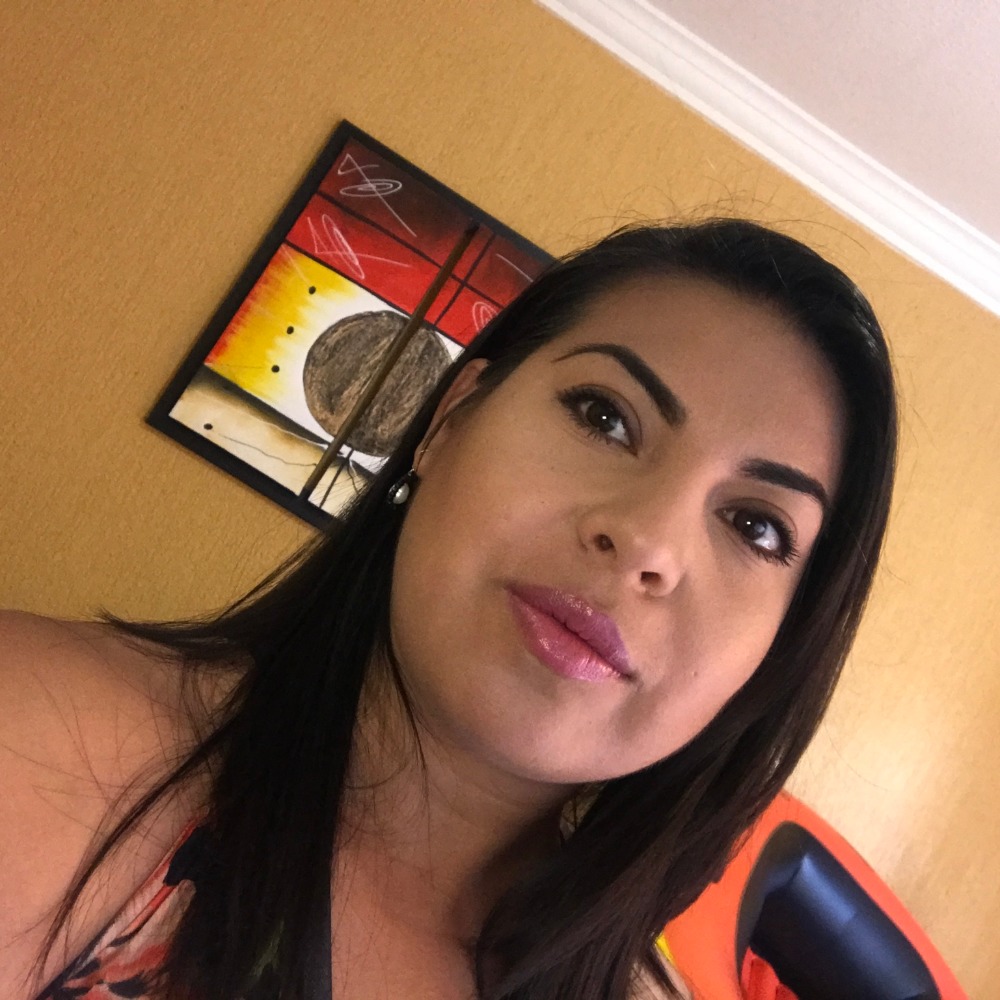 Meet your Posher, Cinthia